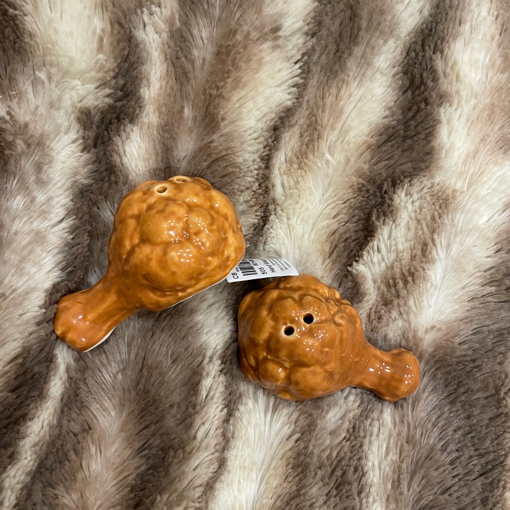 Cracker Barrel Chicken Leg Salt and Pepper Shaker Set NEW